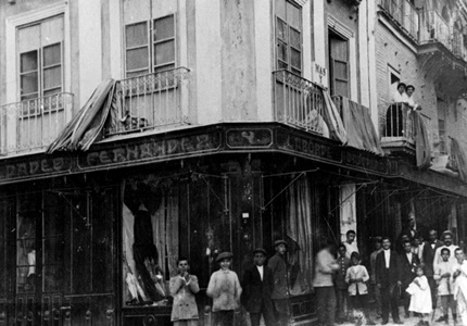 Tienda de Tejido de Fernandez y Laborde, hoy bar 4 puertas
