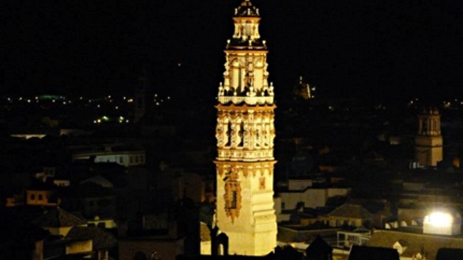 torre de san juan iluminada