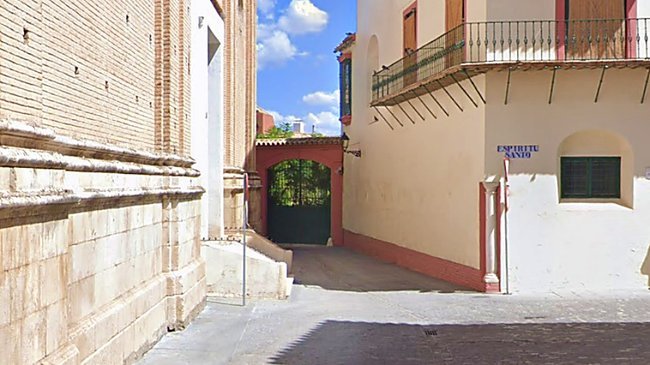 puerta lateral iglesia Mayor de Santa Cruz+
