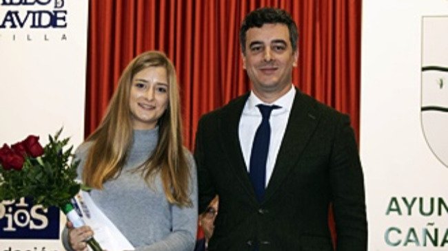 Nerea Hebles y el alcalde carrosaleño