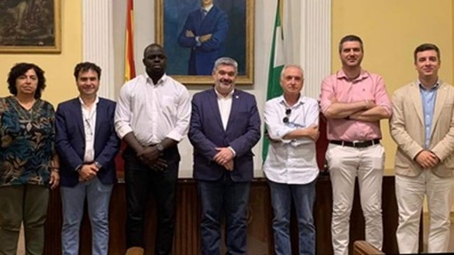 alcaldes comarca de Écija con el gobernador de Bafatá