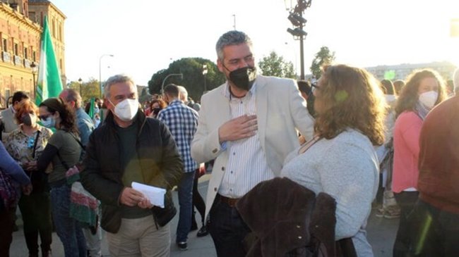 concentración frente a la sede del Gobierno de la Junta de Andalucía