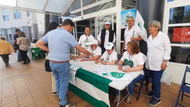 recogida de firmas en los hospitales de Osuna y Écija
