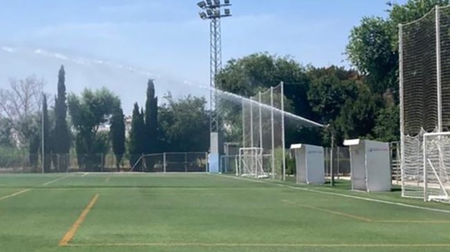 campo de césped artificial que se encuentra junto al pabellón cubierto Alcalde Fernando Martínez Ramos