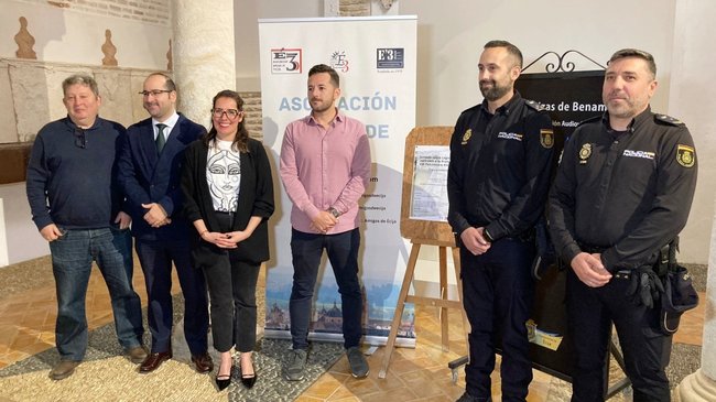 presentacion en las Caballerizas del Palacio de Benameji