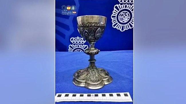 cáliz de plata de estilo neogótico