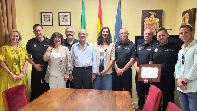  agradecimiento a los cinco agentes de la Policía Local