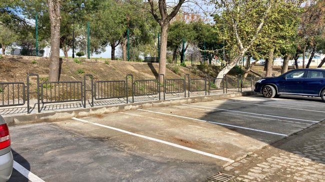 aparcamientos y acerados