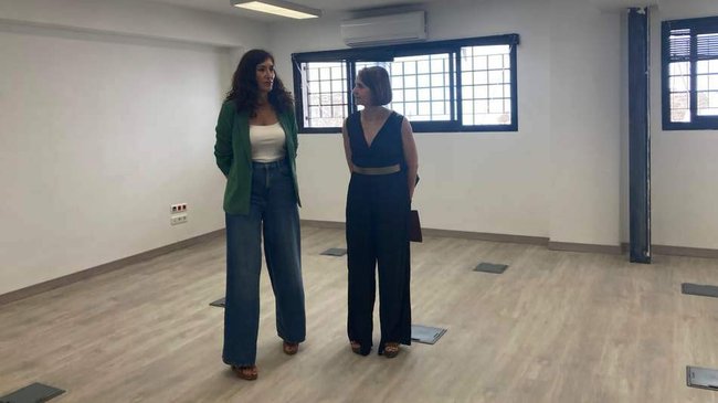 aula de informática adaptada para los exámenes teóricos de conducir