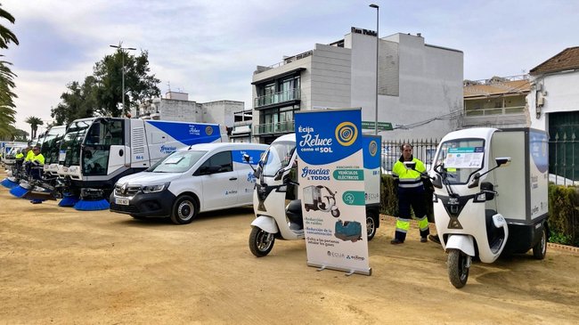 nueva maquinaria y vehículos del servicio de limpieza de la ciudad