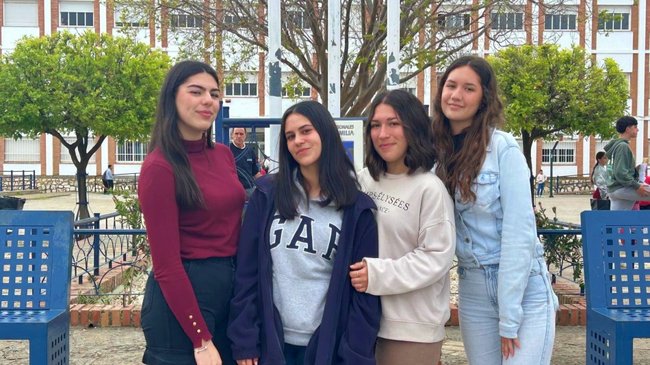alumnas de segundo de Bachillerato de Ciencias Sociales, Lola Baena, Carmen Martín, Inés García y Paula Cabanillas